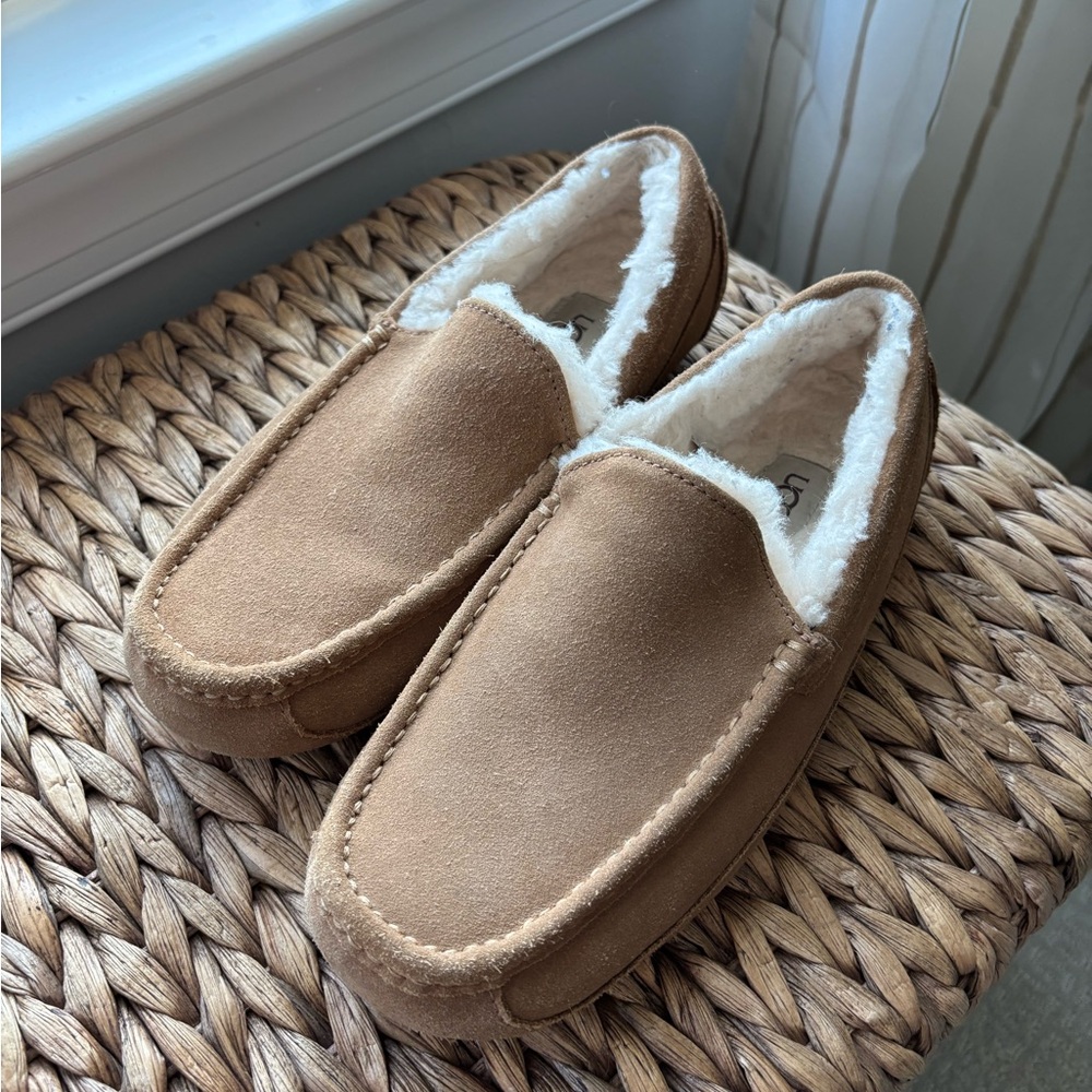 Men’s UGG Ascot Slipper Size 9